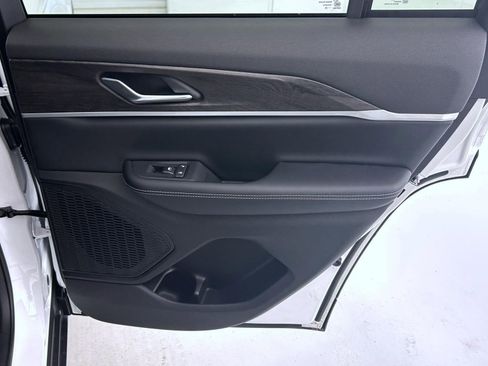New 2026 Jeep Grand Cherokee Altitude AWD/4WD image 17