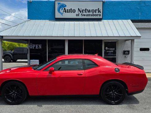 Used 2016 Dodge Challenger SXT w/ Blacktop Package RWD image 1