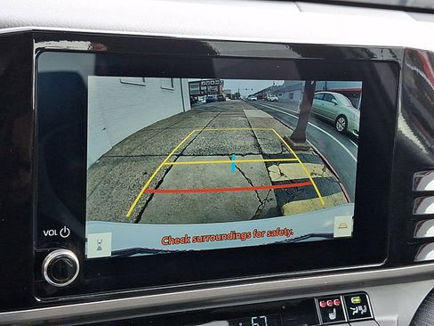 Used 2025 Toyota Camry SE w/ Convenience Package image 19