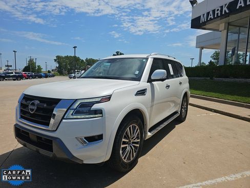 Used 2024 Nissan Armada SL w/ Captain's Chairs Package AWD/4WD image 8