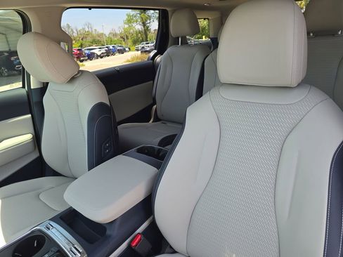 New 2026 Kia Carnival SX Prestige FWD image 23