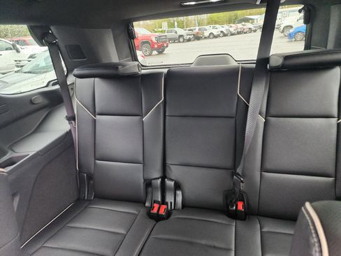 Used 2023 Cadillac Escalade Premium Luxury image 9