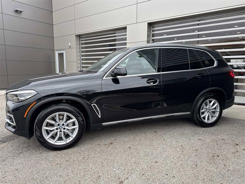 Used 2022 BMW X5 xDrive40i w/ Premium Package image 3