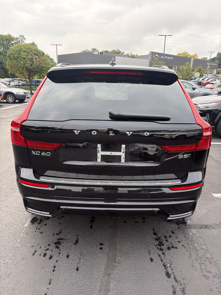 Certified 2024 Volvo XC60 B5 Core w/ Protection Package Premier AWD/4WD image 7