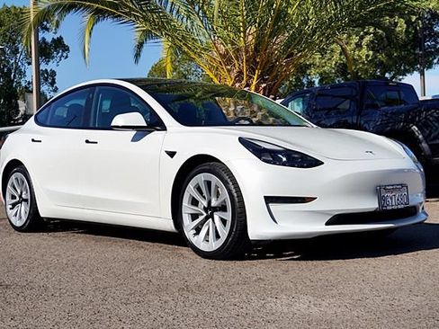 Used 2023 Tesla Model 3 Standard Range RWD image 3