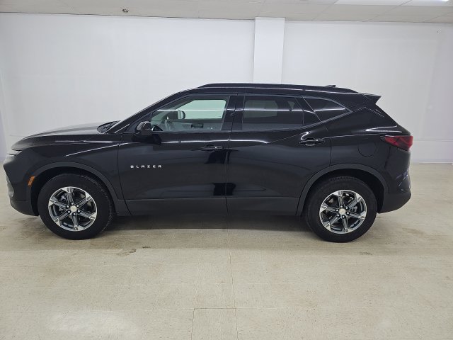 Used 2025 Chevrolet Blazer LT w/ Convenience Package FWD image 18