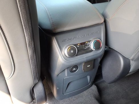 Used 2025 Ford Explorer Active w/ Active Comfort Package AWD/4WD image 13