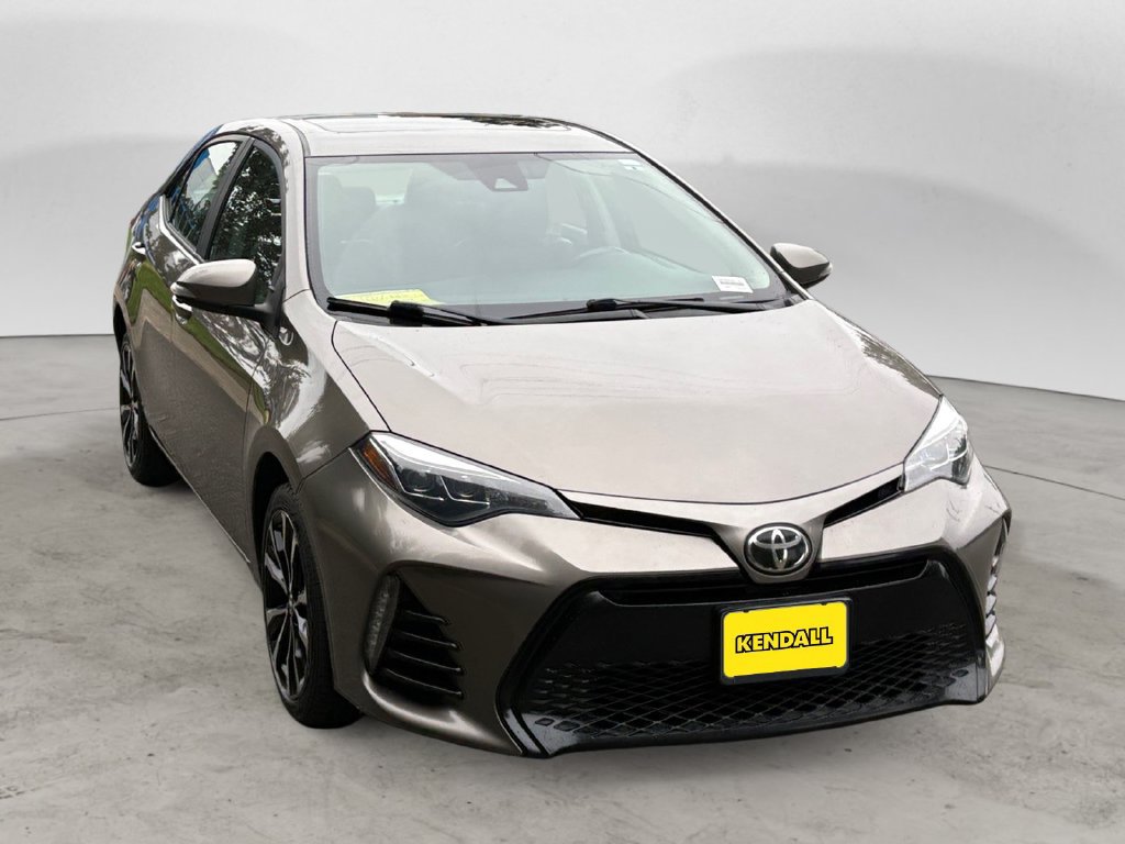 Used 2017 Toyota Corolla SE w/ SE Premium Package FWD image 3