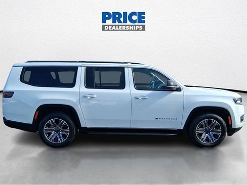 Used 2024 Jeep Wagoneer L Series II w/ Flexible Seating Group image 4