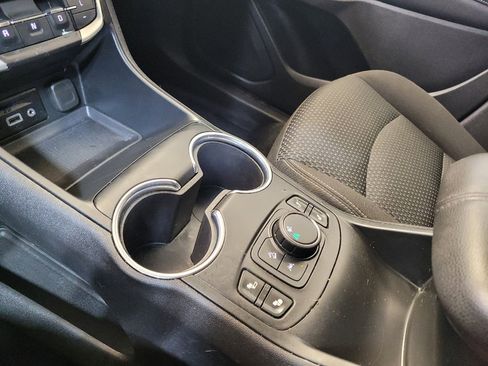 Used 2022 GMC Terrain SLE w/ Driver Convenience Package image 26