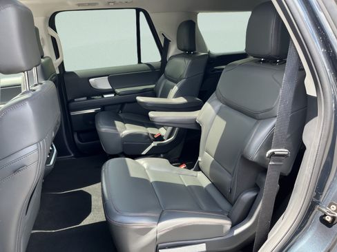Used 2025 Ford Expedition Active AWD/4WD image 31