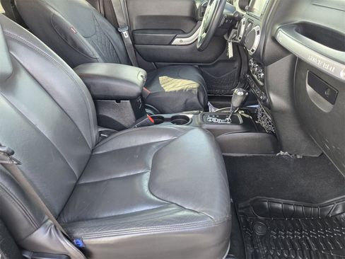 Used 2014 Jeep Wrangler Unlimited Sahara w/ Connectivity Group image 13