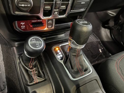 Used 2022 Jeep Wrangler Unlimited Rubicon image 16