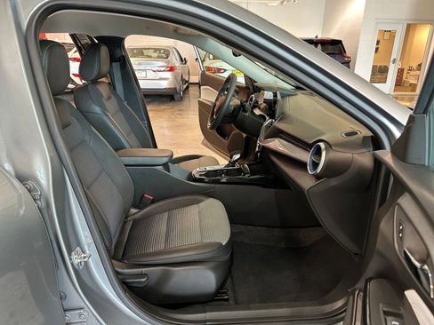Used 2025 Chevrolet Trax LT FWD image 35