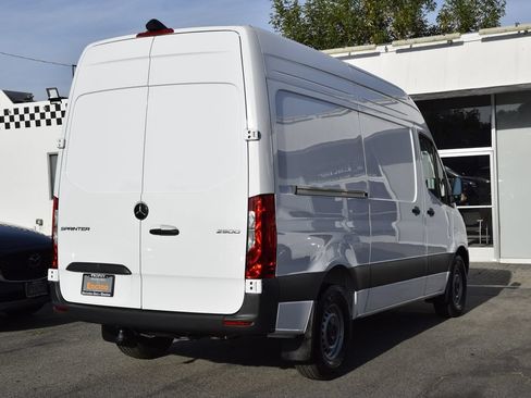Used 2025 Mercedes-Benz Sprinter 2500 image 5