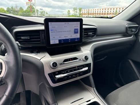 Used 2021 Ford Explorer XLT image 18