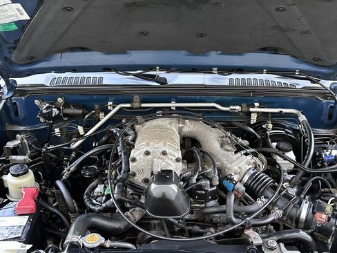 Used 2004 Nissan Frontier S/C image 33