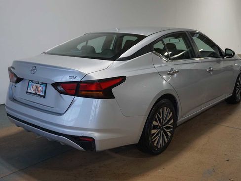 Used 2024 Nissan Altima 2.5 SV image 7