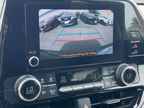 Used 2023 Toyota Highlander LE FWD image 32