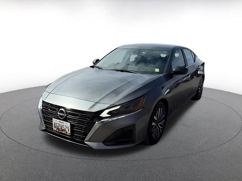 Used 2025 Nissan Altima 2.5 SV image 4