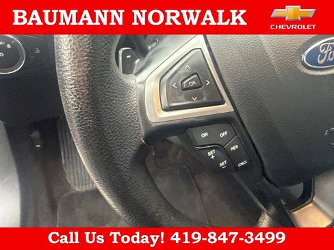 Used 2017 Ford Fusion SE w/ Fusion SE Technology Package FWD image 16
