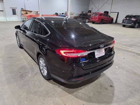 Used 2017 Ford Fusion SE w/ Fusion SE Technology Package FWD image 9