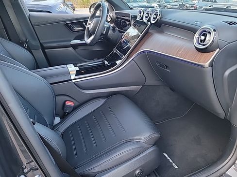 Used 2025 Mercedes-Benz GLC 300 4MATIC image 12