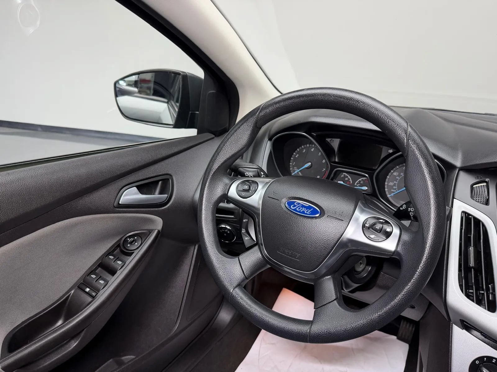 Used 2014 Ford Focus SE FWD image 19