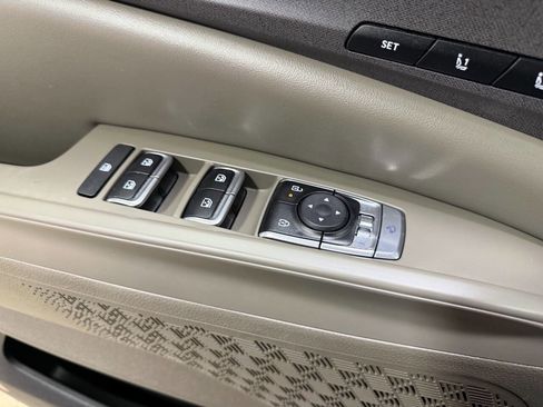 Used 2025 Kia Carnival SX image 29