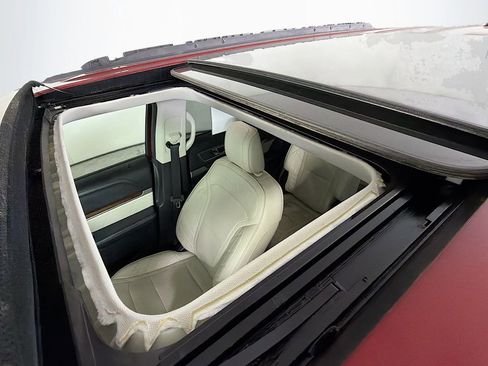 Used 2018 Ford Explorer Platinum image 16