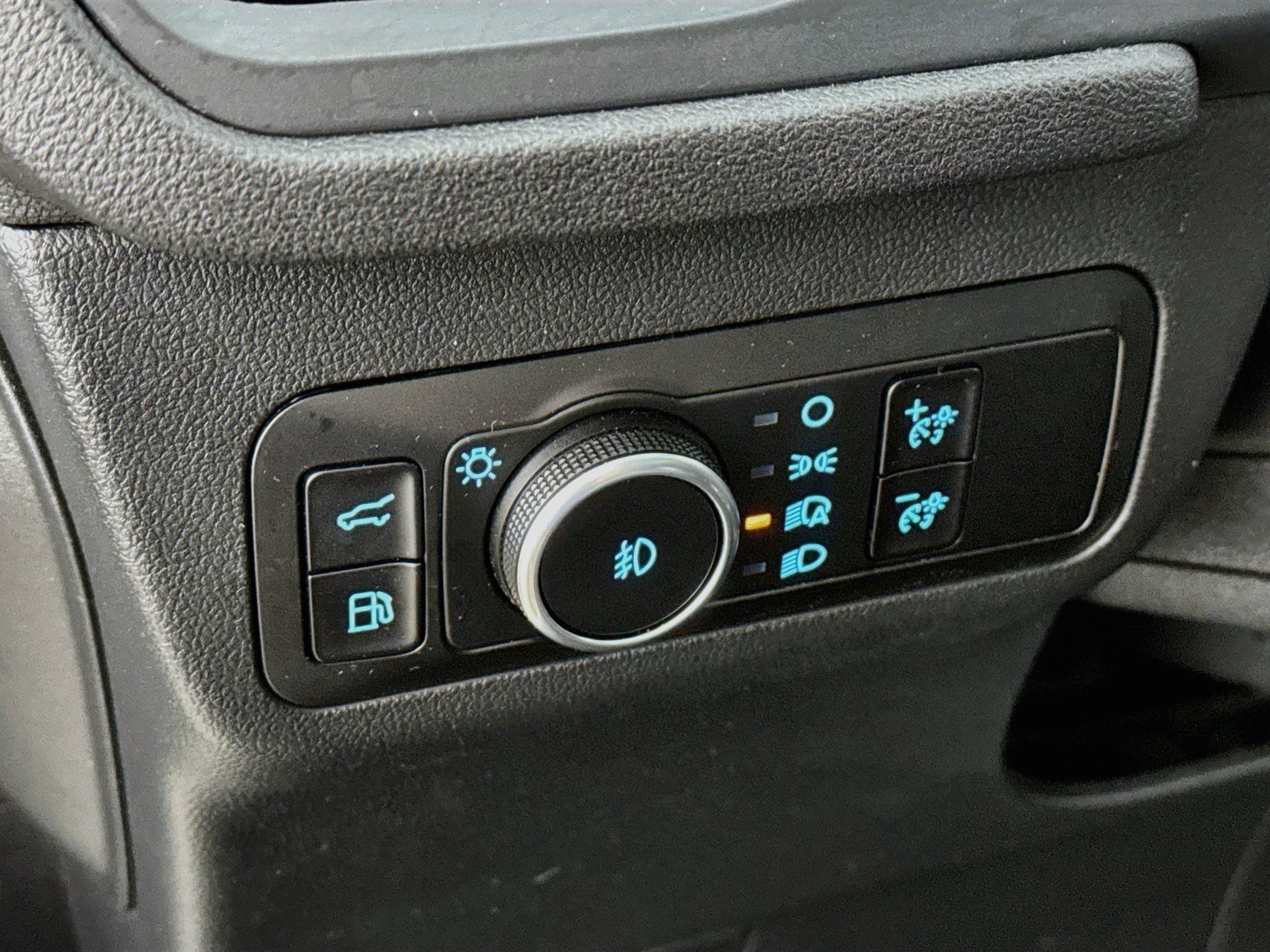 Used 2025 Ford Escape SE FWD image 14
