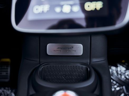 Used 2025 McLaren Artura Spider image 61