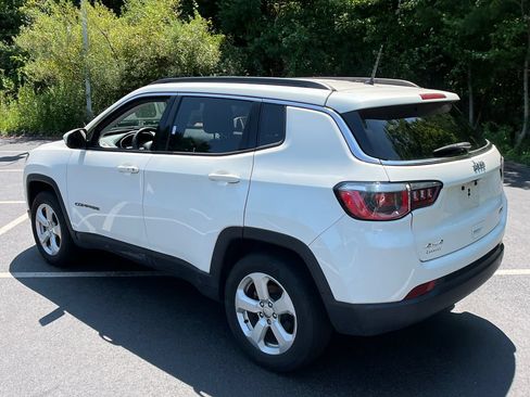 Used 2018 Jeep Compass Latitude AWD/4WD image 3