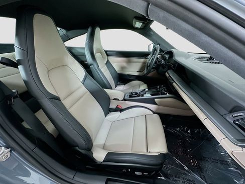 Used 2025 Porsche 911 Carrera image 28