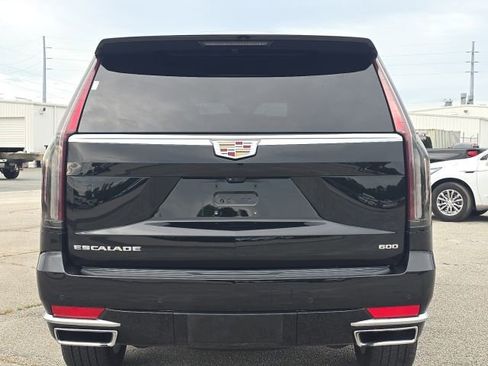 Used 2024 Cadillac Escalade Premium Luxury AWD/4WD image 4
