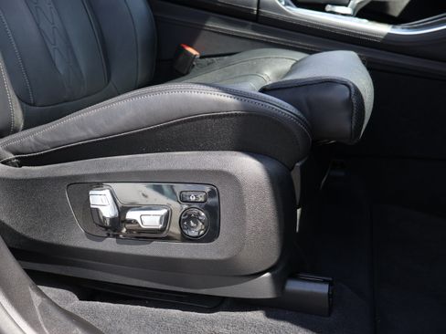 Used 2019 BMW X5 xDrive40i w/ M Sport Package AWD/4WD image 9