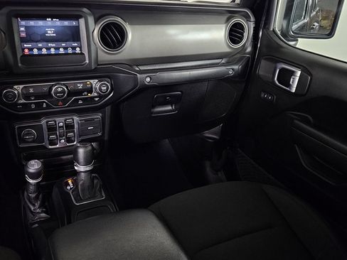 Used 2022 Jeep Gladiator Sport AWD/4WD image 10