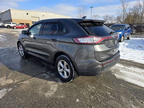 Used 2017 Ford Edge SE image 5