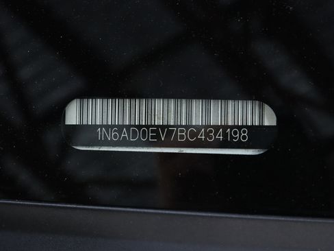 Used 2011 Nissan Frontier SL image 65