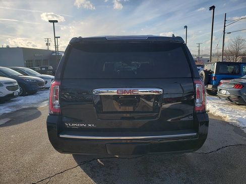 Used 2020 GMC Yukon XL Denali w/ Denali Premium Package image 6