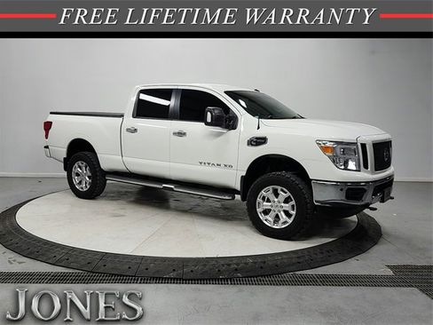 Used 2019 Nissan Titan SV w/ SV Convenience Package image 1