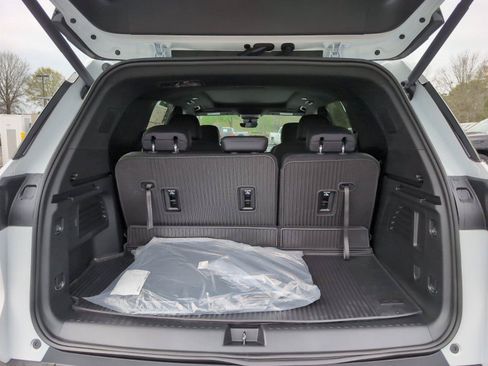 New 2026 Chevrolet Traverse LT w/ Sun and Wheel Package FWD image 5
