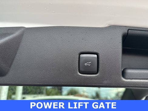 Used 2025 Ford Escape SE image 42