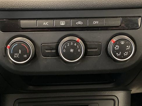 Used 2017 Volkswagen Tiguan Limited w/ Premium Package image 21