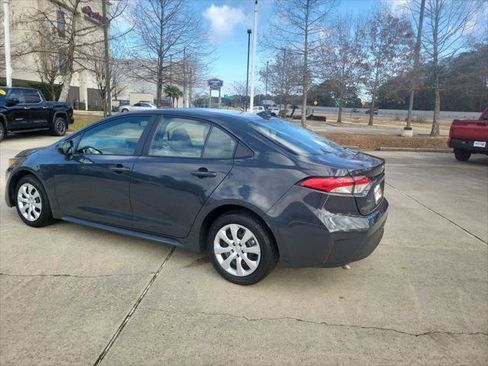 Certified 2025 Toyota Corolla LE image 3