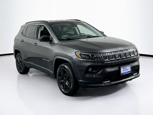 Used 2022 Jeep Compass Latitude w/ Convenience Group AWD/4WD image 3