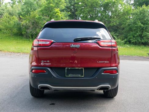 Used 2017 Jeep Cherokee Limited w/ Luxury Group AWD/4WD image 4