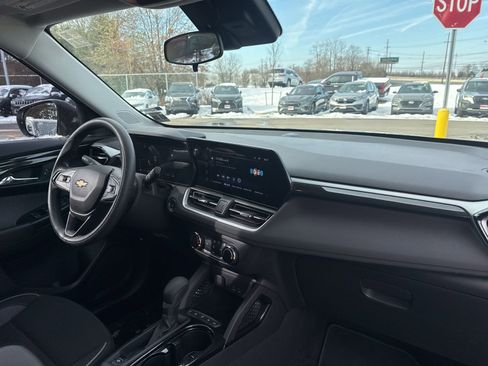 Used 2024 Chevrolet TrailBlazer LS image 12
