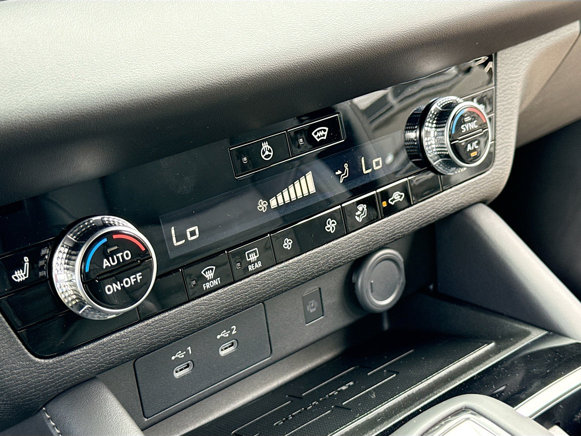 New 2026 Mitsubishi Outlander LE AWD/4WD image 11