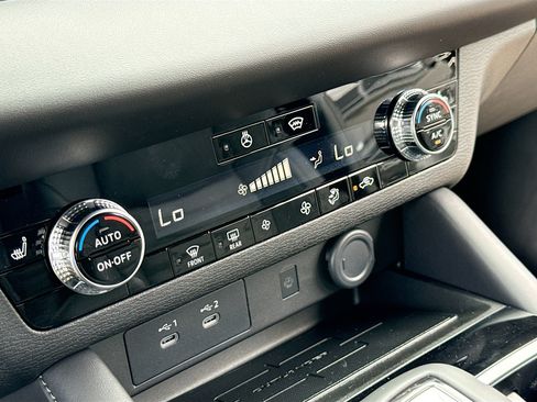 New 2026 Mitsubishi Outlander LE AWD/4WD image 11